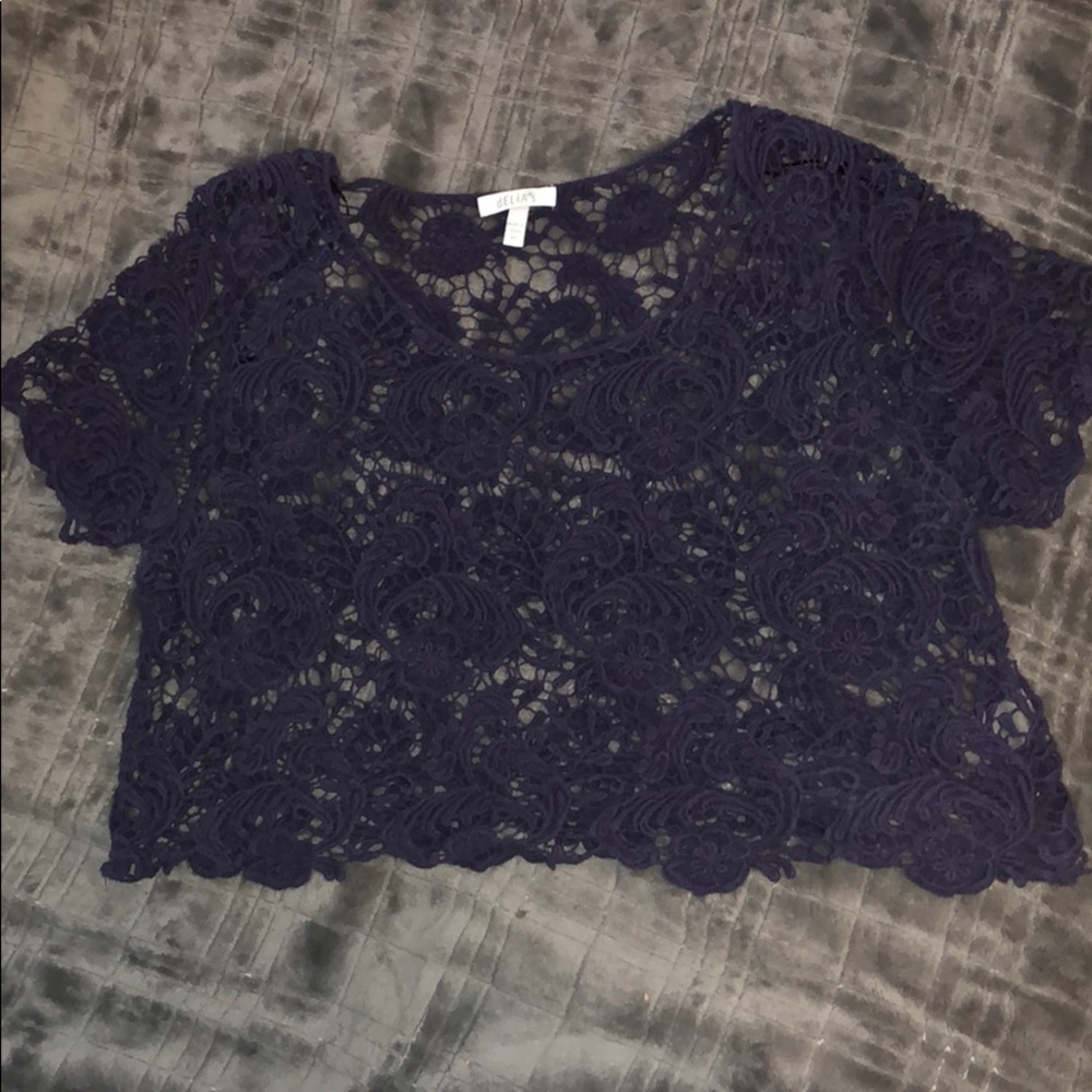 LACE CROP TOP